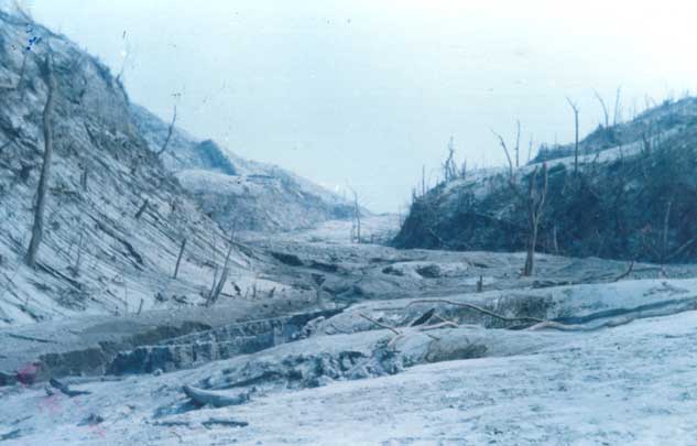 Near Chichonal during eruption