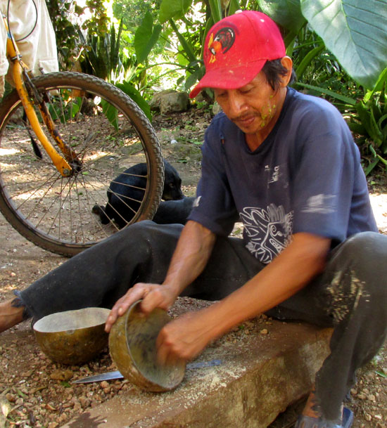 making a jícara from Calabash-tree, CRESCENTIA CUJETE